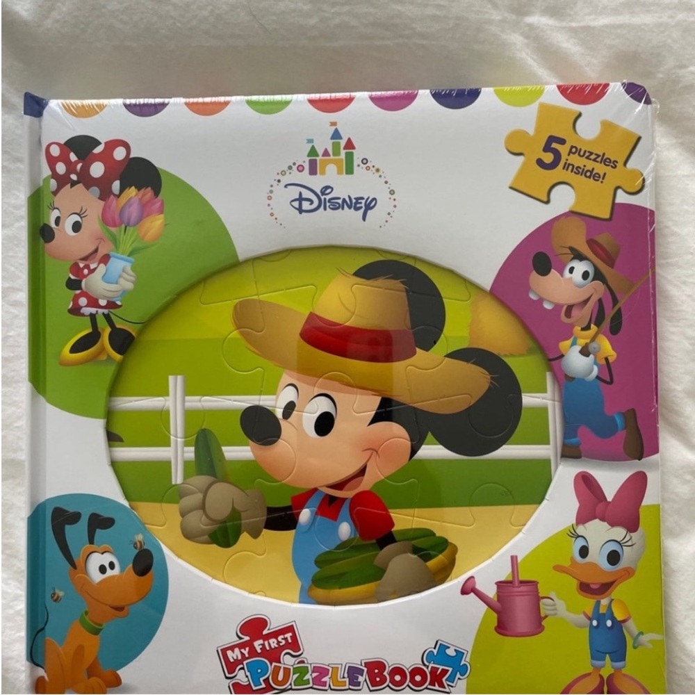 Disney Puzzle Book with Mickey and Friends - Red, Yellow, Green